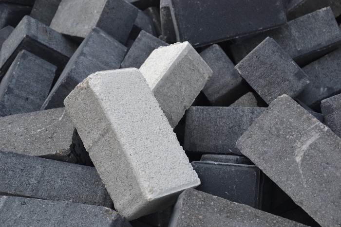 Spevnenie svahu betonovymi tvarnicami je cenovo výhodné